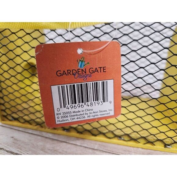 Robbie Ducky Garden Collection Bucket & Insect House Yellow Handle Wire Cage - Picture 10 of 15